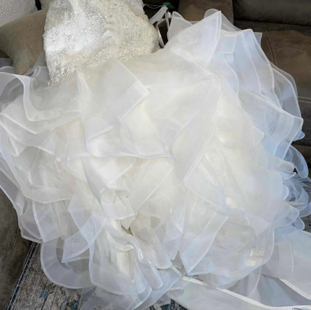 Wedding dress - Picture 4 of 6